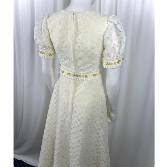 Vintage 1960’s Eyelet Floral Lace Maxi Dress in White + Yellow • Gown - XS/S - Picture 6 of 9